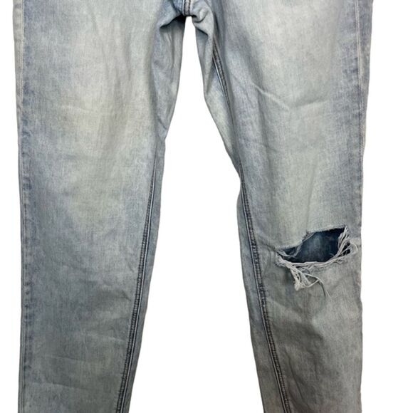 AMERICAN EAGLE MOM JEAN High Rise Distressed Light Blue Wash Raw Hem Jeans sz 4 - Picture 3 of 16